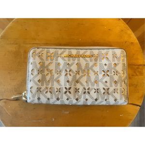Michael Kors Jet Set perforated wallet
